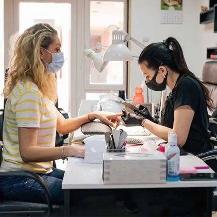 In-between Glow Manicure